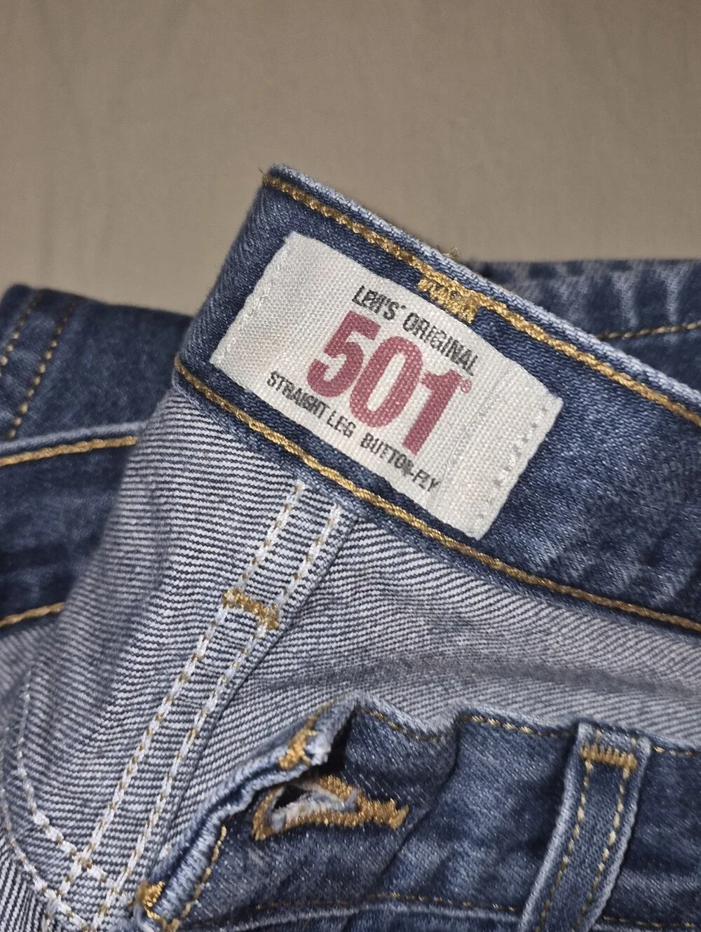 Levi's Men's Blue Denim Jeans - Classic Back Pocket Design